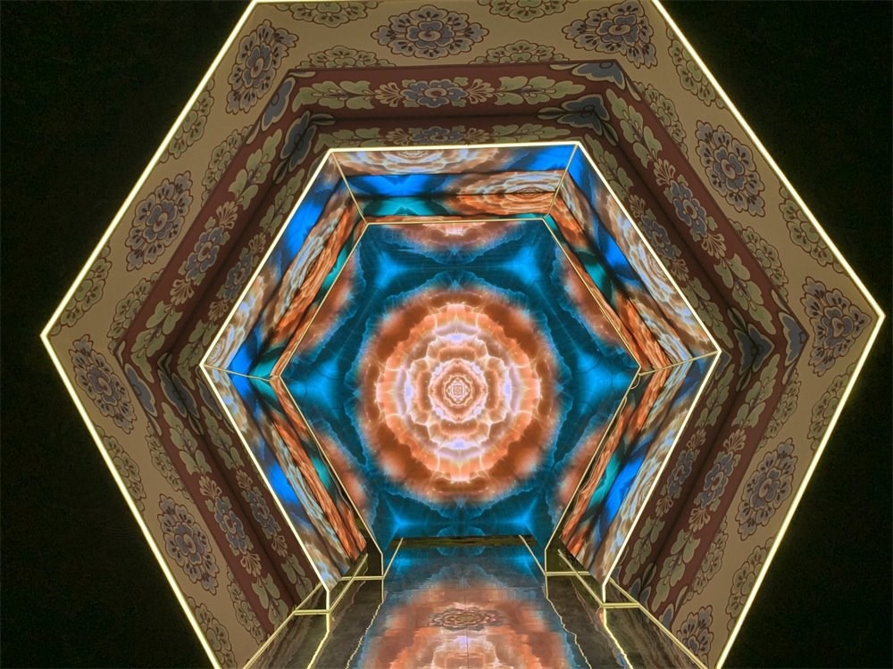 中國(guó)國(guó)家博物館“華彩萬(wàn)象——石窟藝術(shù)沉浸體驗(yàn)”現(xiàn)場(chǎng)。人民網(wǎng)記者 韋衍行攝