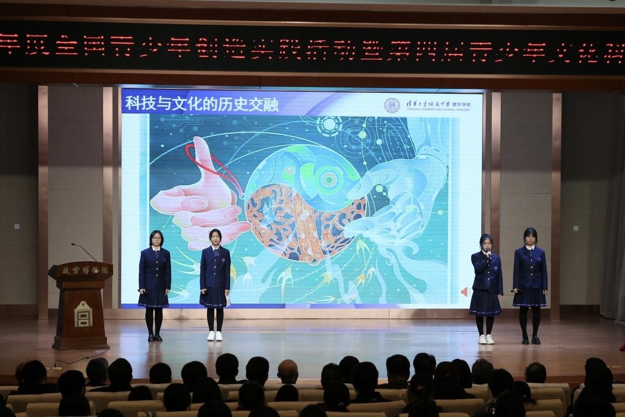 學(xué)生展示作品。主辦方供圖