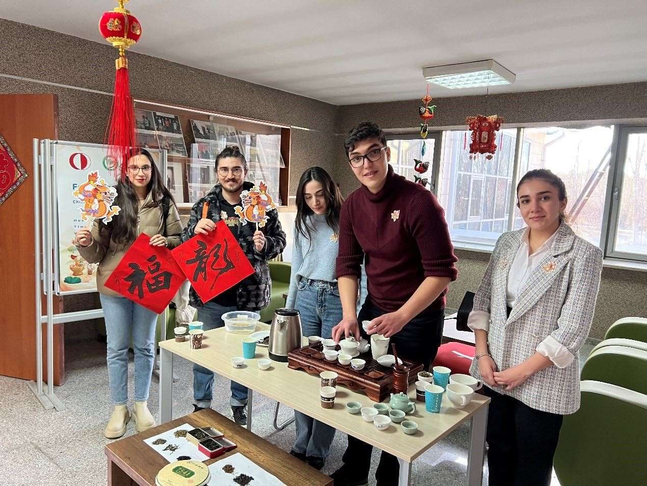 茶藝表演體驗(yàn)。中東技術(shù)大學(xué)孔院供圖