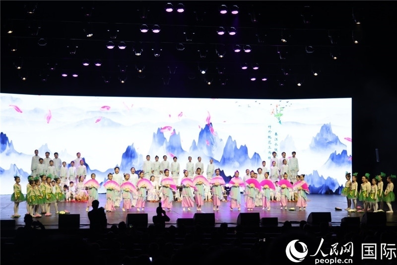 《四季詩韻》童聲詩朗誦表演。人民網(wǎng)記者 任皓宇攝