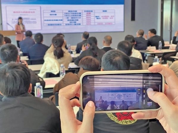 1月2日，“百團千企出海拓市場增訂單”行動啟動。蔣文廣 攝