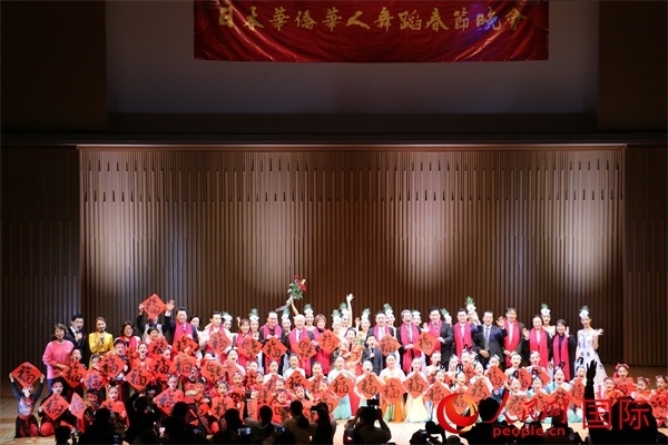 演職人員與嘉賓合影。人民網(wǎng) 許可攝