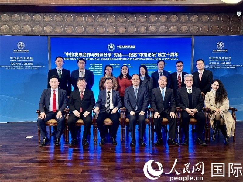 與會嘉賓合影留念。人民網(wǎng)記者 周雨攝