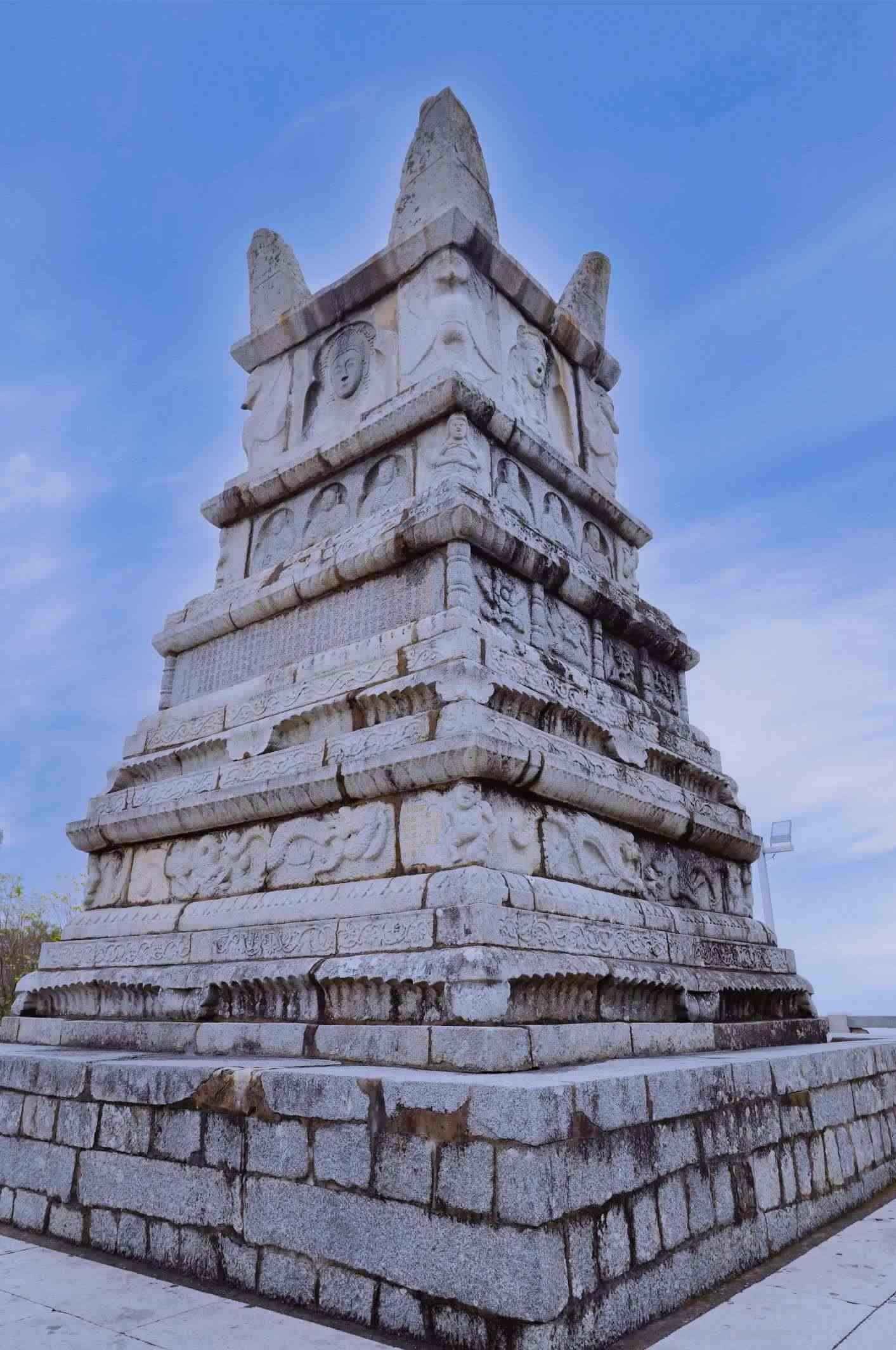 萬(wàn)壽塔。 陳芝 攝