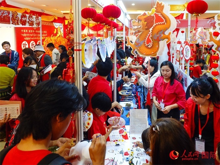 活動(dòng)現(xiàn)場(chǎng)氣氛熱烈。人民網(wǎng)記者 謝佳君攝