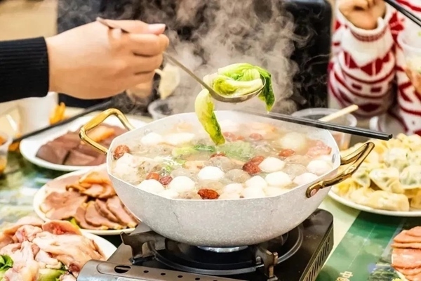 華南理工大學推出火鍋年夜飯。校方供圖