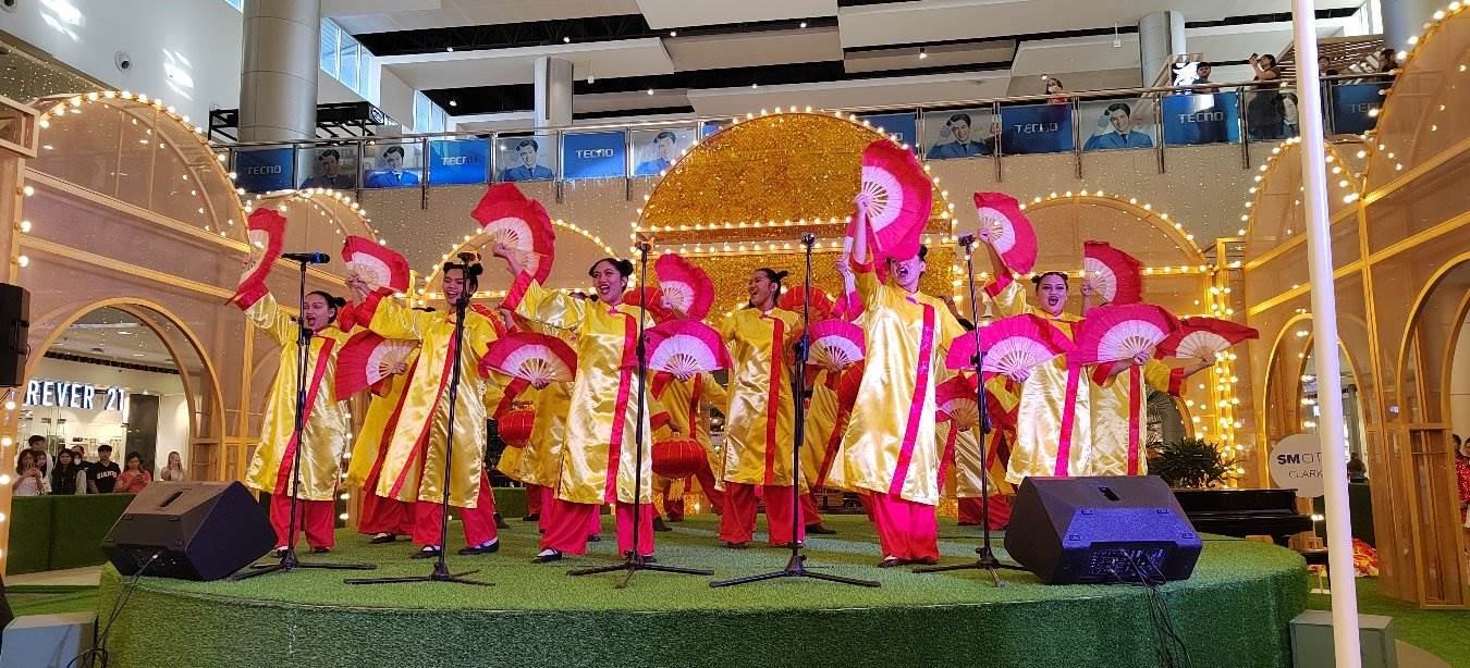 開幕式上活力四射的文藝節(jié)目引得觀眾陣陣喝彩。紅溪禮示大學(xué)孔子學(xué)院 供圖