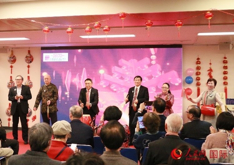 打擊樂(lè)合奏《春節(jié)序曲》。人民網(wǎng) 許可攝