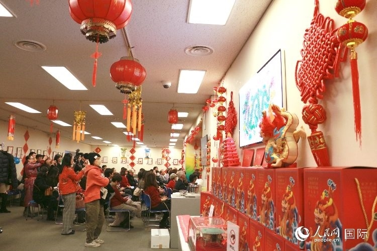 現(xiàn)場(chǎng)洋溢著濃郁的新春氛圍。人民網(wǎng) 許可攝