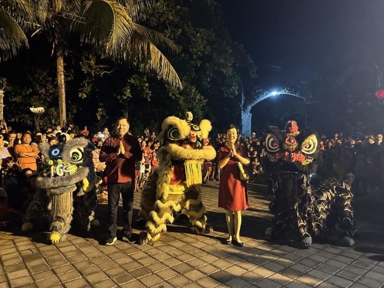 舞獅表演。巴陵康孔子學院供圖