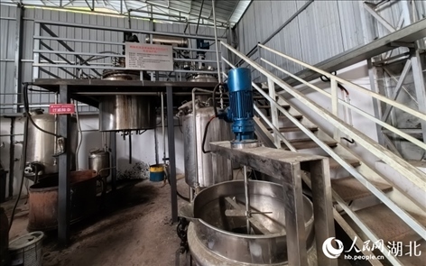 壩漆工業(yè)化量產(chǎn)設(shè)備。人民網(wǎng)記者 周雯攝