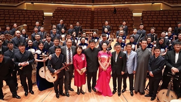 “”天地永樂·中國(guó)節(jié)“”音樂會(huì)演出人員合影。中國(guó)駐德國(guó)大使館供圖