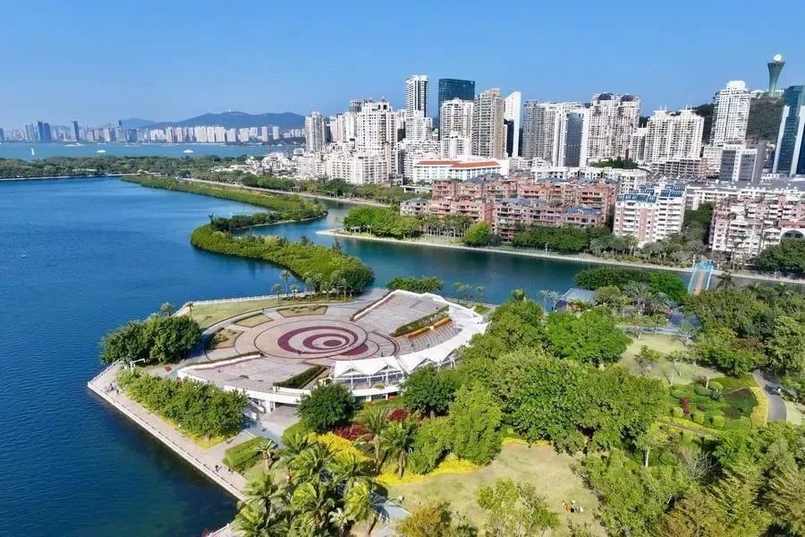 △1月24日，廈門筼筜湖白鷺洲公園及周邊城市景觀。