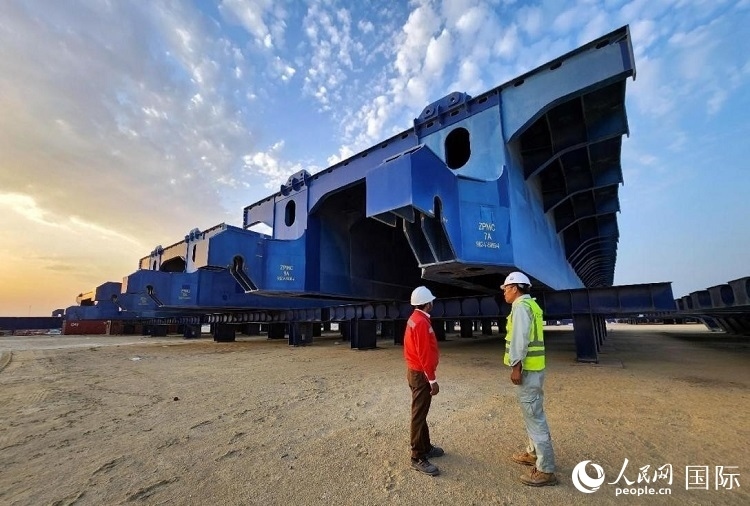 全球最大升船機(jī)平臺(tái)。人民網(wǎng)記者管克江攝