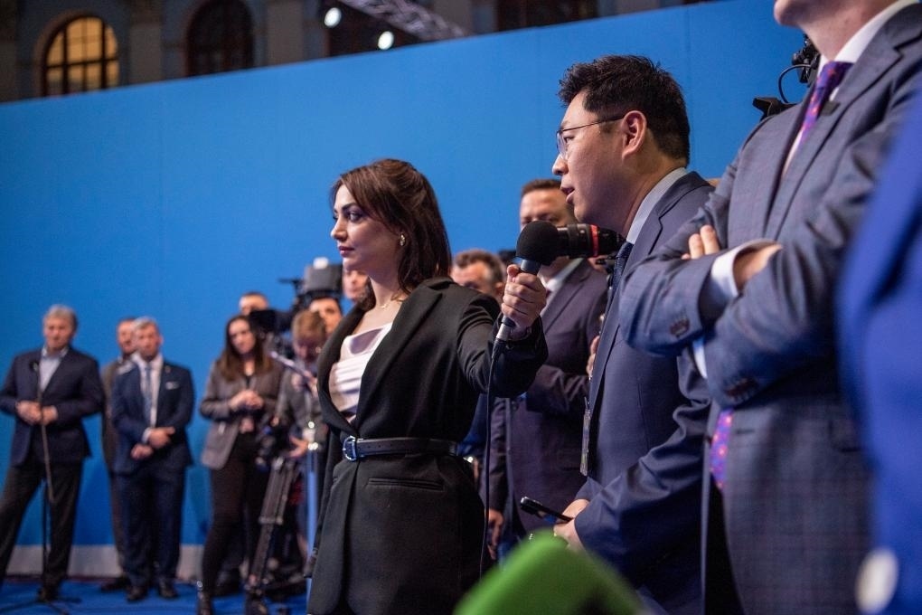 3月18日，在俄羅斯首都莫斯科，新華社記者向俄總統(tǒng)普京提問(wèn)。新華社記者曹陽(yáng)攝