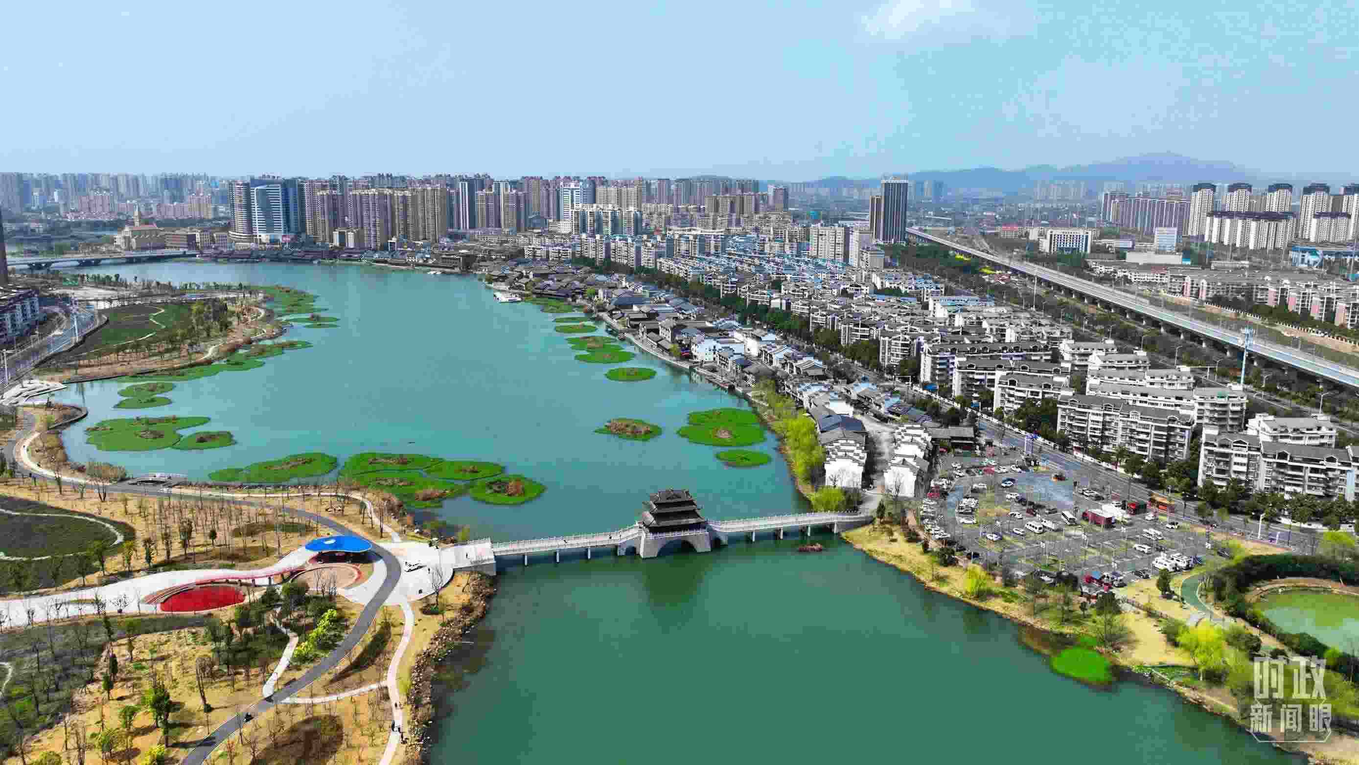 湖南常德。此次座談會(huì)前，習(xí)近平在長沙、常德兩地實(shí)地考察。（總臺(tái)央視記者范凱拍攝）