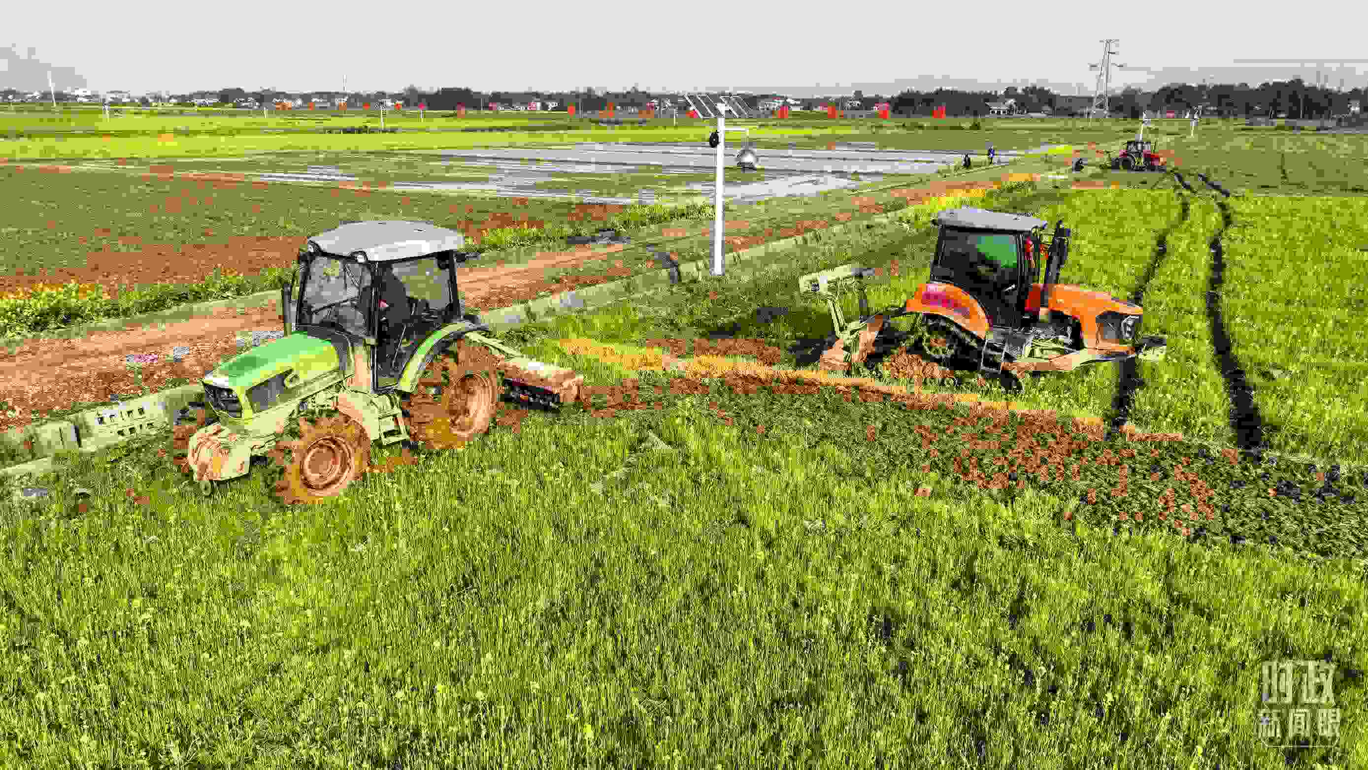 △位于港中坪村的糧食生產(chǎn)萬畝綜合示范片區(qū)，春耕備耕生產(chǎn)繁忙。（總臺央廣記者潘毅拍攝）