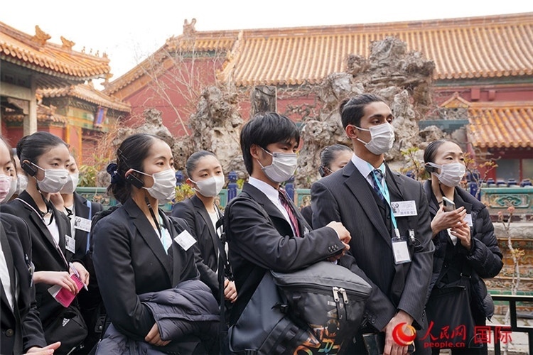 松山芭蕾舞團(tuán)青年代表團(tuán)在故宮參觀。人民網(wǎng)記者 張麗婭攝