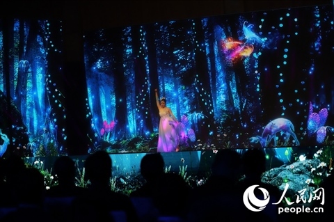 原創(chuàng)舞蹈《萬物有靈》。人民網(wǎng)記者 李發(fā)興攝