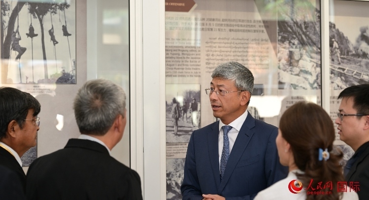陳海大使了解中國遠征軍紀念館情況。人民網(wǎng)記者 謝佳君攝