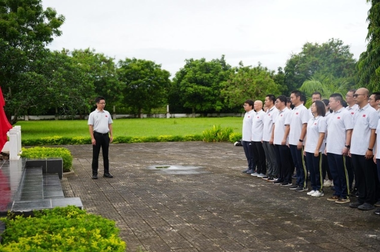 醫(yī)療隊(duì)隊(duì)長致詞。中國援桑醫(yī)療隊(duì)供圖