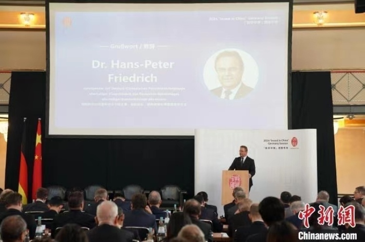 當(dāng)?shù)貢r間4月5日，由中國商務(wù)部主辦的“投資中國”德國專場推介活動在斯圖加特市舉行。中新社記者 馬秀秀 攝