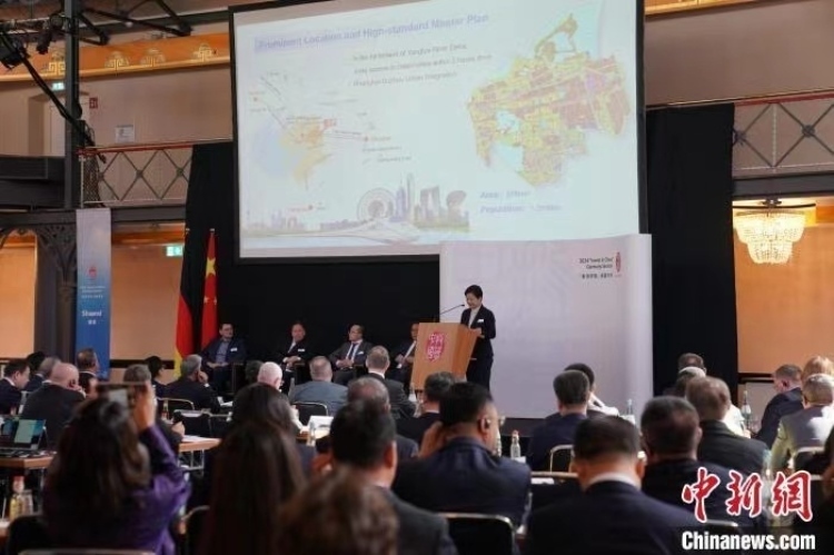 當(dāng)?shù)貢r間4月5日，由中國商務(wù)部主辦的“投資中國”德國專場推介活動在斯圖加特市舉行。中新社記者 馬秀秀 攝