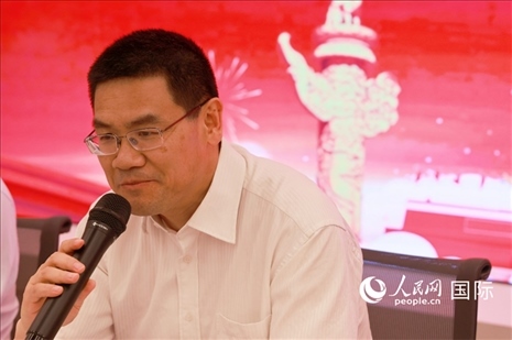 北京海外聯(lián)誼會(huì)會(huì)長楊晉柏在座談會(huì)上致辭。人民網(wǎng)記者 陳海琪攝