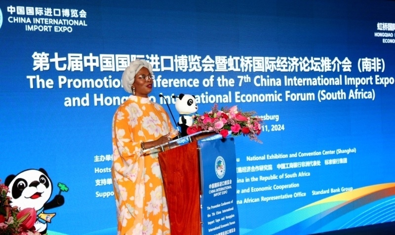 南非貿(mào)易、工業(yè)和競(jìng)爭(zhēng)部出口促進(jìn)司副總司長(zhǎng)馬塔博格致辭。（圖片來(lái)源：中國(guó)國(guó)際進(jìn)口博覽會(huì)官微）