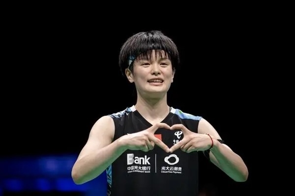 4月14日，王祉怡在奪冠后慶祝。新華社記者 江漢攝