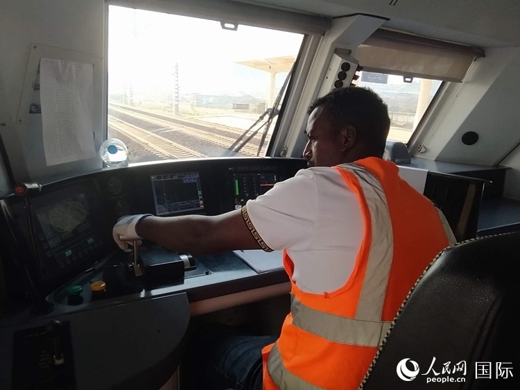 火車司機(jī)索博卡。人民網(wǎng)記者 黃培昭攝