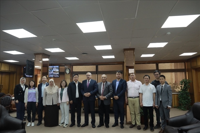 活動現(xiàn)場合影。蘇伊士運(yùn)河大學(xué)孔子學(xué)院供圖