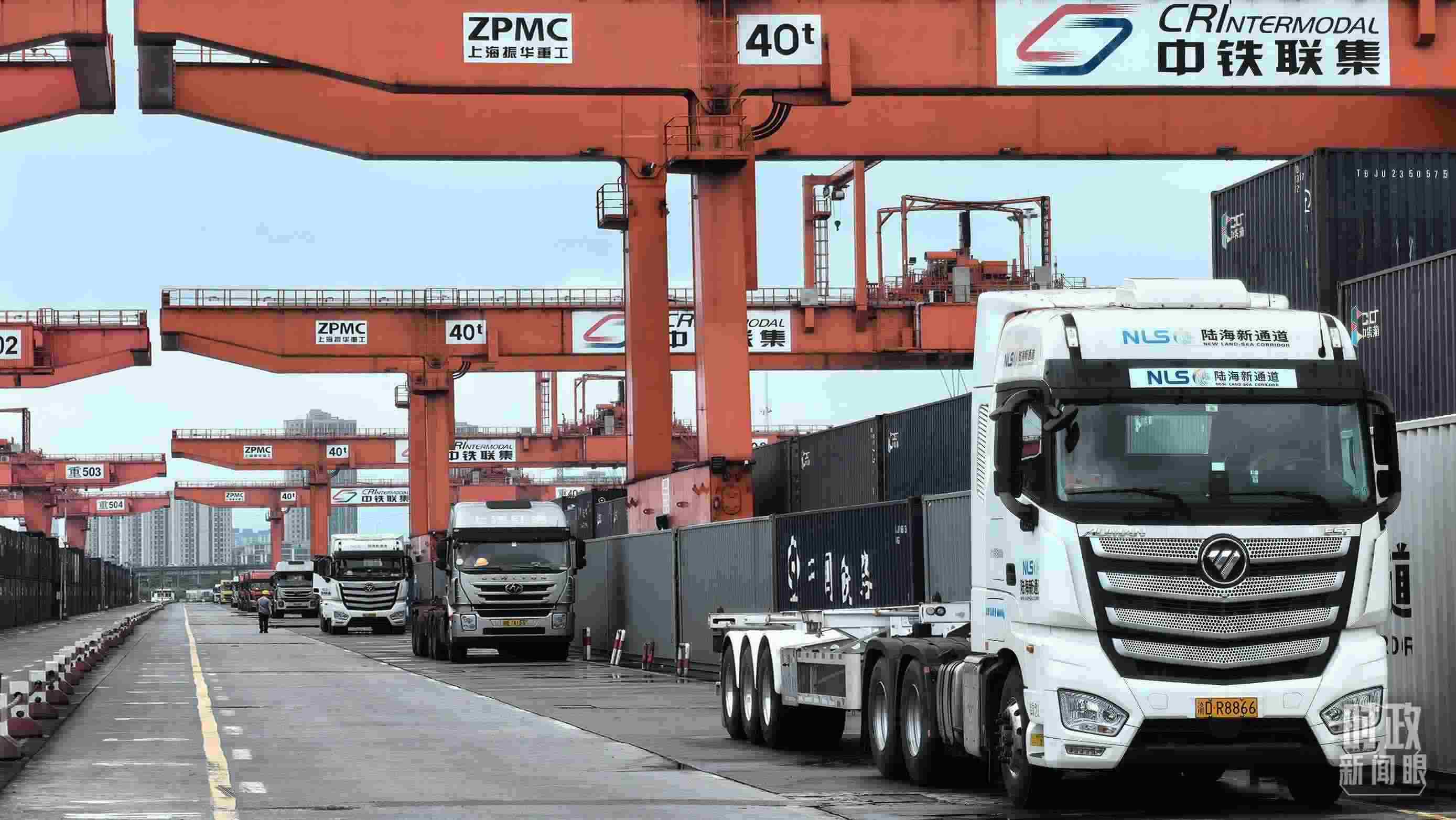 △重慶國際物流樞紐園區(qū)。（總臺(tái)央視記者趙化拍攝）