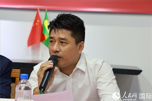 巴西中國浙江商會會長鄭俠茂在座談會上致辭。人民網(wǎng)記者 陳海琪攝