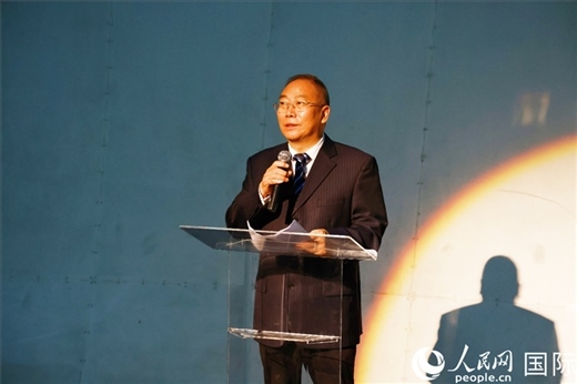 四川省文化和旅游廳副廳長(zhǎng)王成平在活動(dòng)現(xiàn)場(chǎng)進(jìn)行旅游推介。人民網(wǎng)記者 陳海琪攝