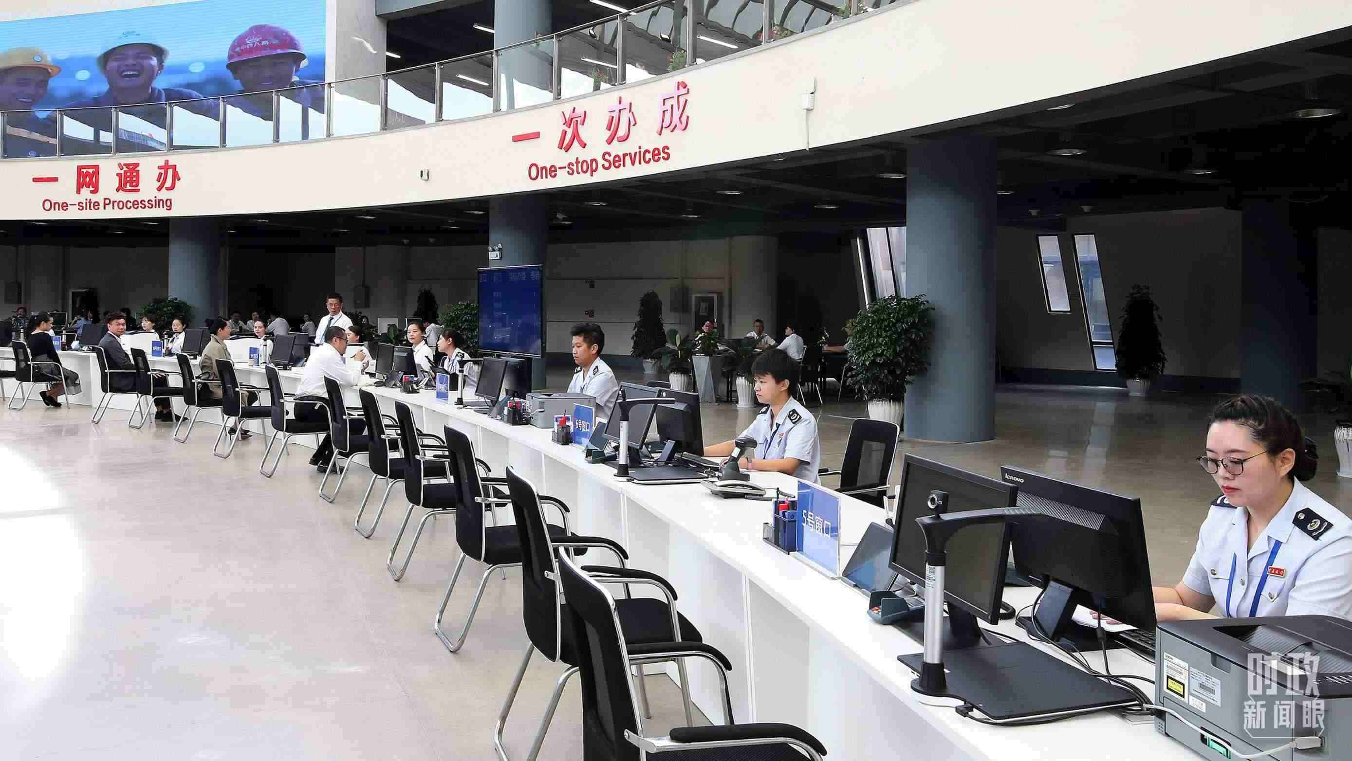 △中國（云南）自由貿(mào)易試驗區(qū)昆明片區(qū)綜合服務(wù)中心。（圖/視覺中國）