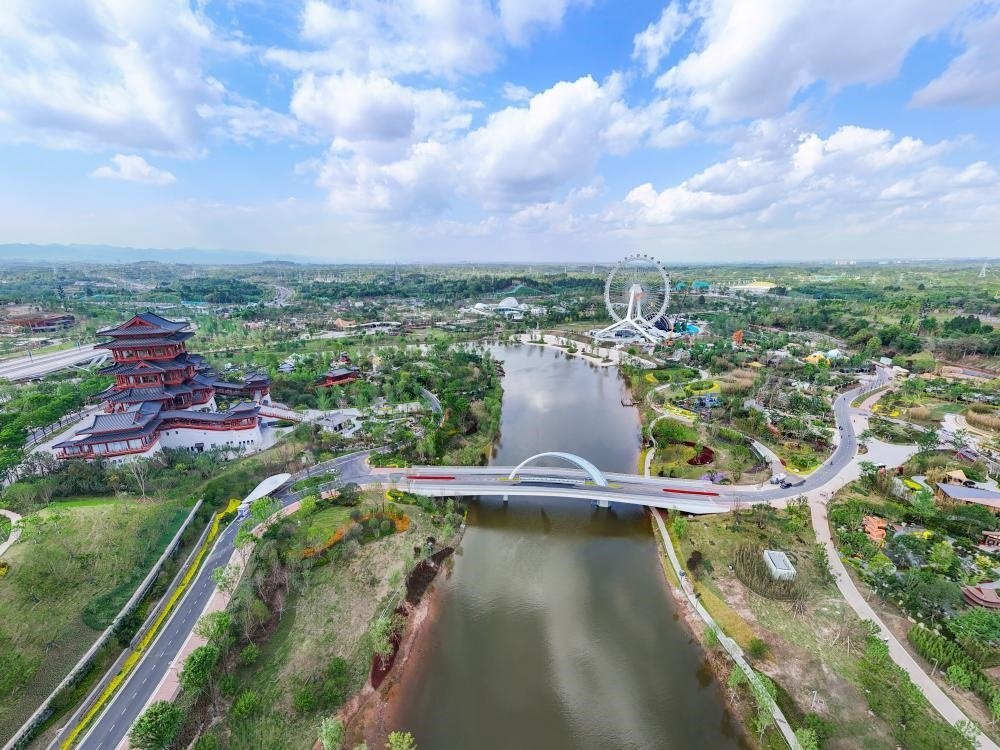 這是2024年4月22日拍攝的成都世園會主會場（無人機(jī)照片）。新華社記者 王曦 攝