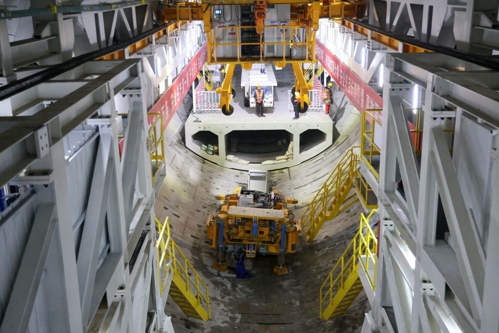 2024年2月16日，中鐵十四局集團(tuán)的建設(shè)者在京唐城際鐵路運(yùn)潮減河隧道施工。新華社記者 邢廣利 攝