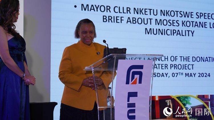 摩西科塔恩市市長(zhǎng)恩克圖·恩科茨韋致辭。人民網(wǎng) 張茜攝