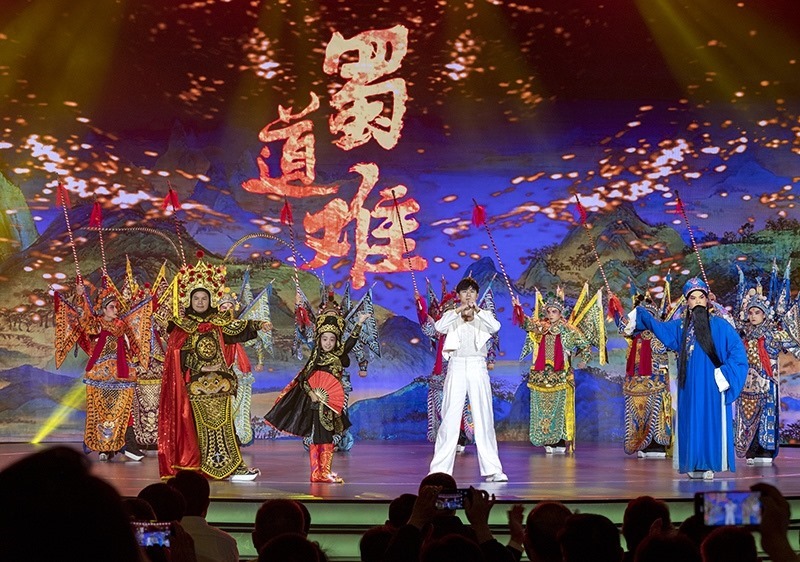 2023年10月13日，成都，“把青春華章寫在祖國大地上”大思政課網(wǎng)絡(luò)主題宣傳和互動(dòng)引導(dǎo)活動(dòng)在四川大學(xué)舉行。