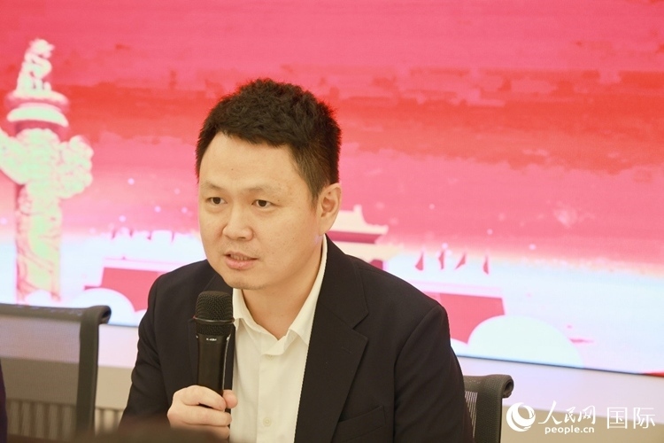 中國(guó)駐里約熱內(nèi)盧總領(lǐng)館副總領(lǐng)事王尉育在座談會(huì)上致辭。人民網(wǎng)記者 陳海琪攝