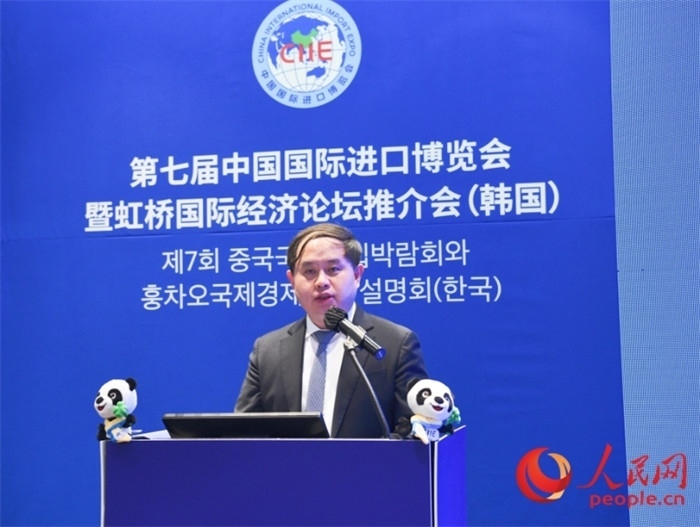 中國(guó)銀行首爾分行副行長(zhǎng)褚?guī)h發(fā)言。人民網(wǎng) 程安康攝