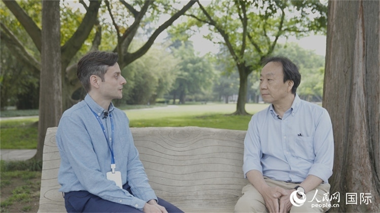 三星堆博物館館長雷雨接受人民網(wǎng)采訪。人民網(wǎng)記者 張榮攝