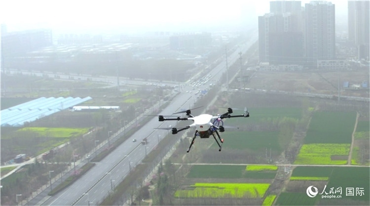 無人機(jī)。人民網(wǎng)記者 劉寧攝