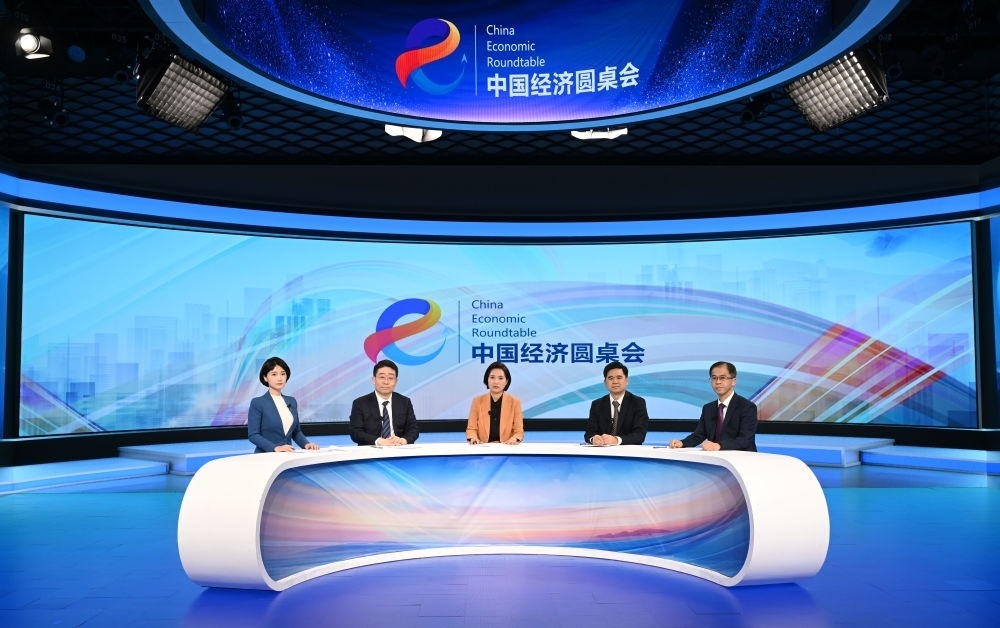 這是“中國經(jīng)濟(jì)圓桌會(huì)”錄制現(xiàn)場(chǎng)。新華社記者 金良快 攝