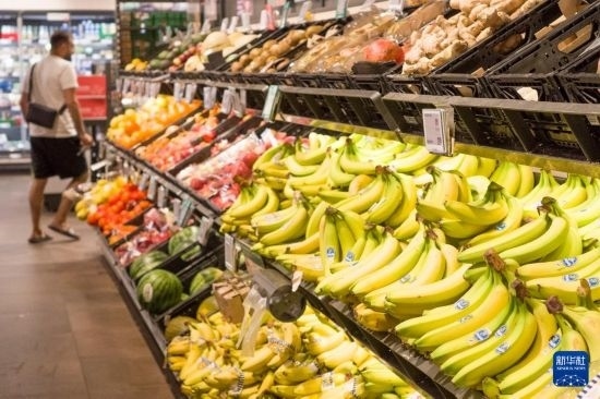 5月24日，顧客在德國柏林一家超市購物。新華社記者 任鵬飛 攝