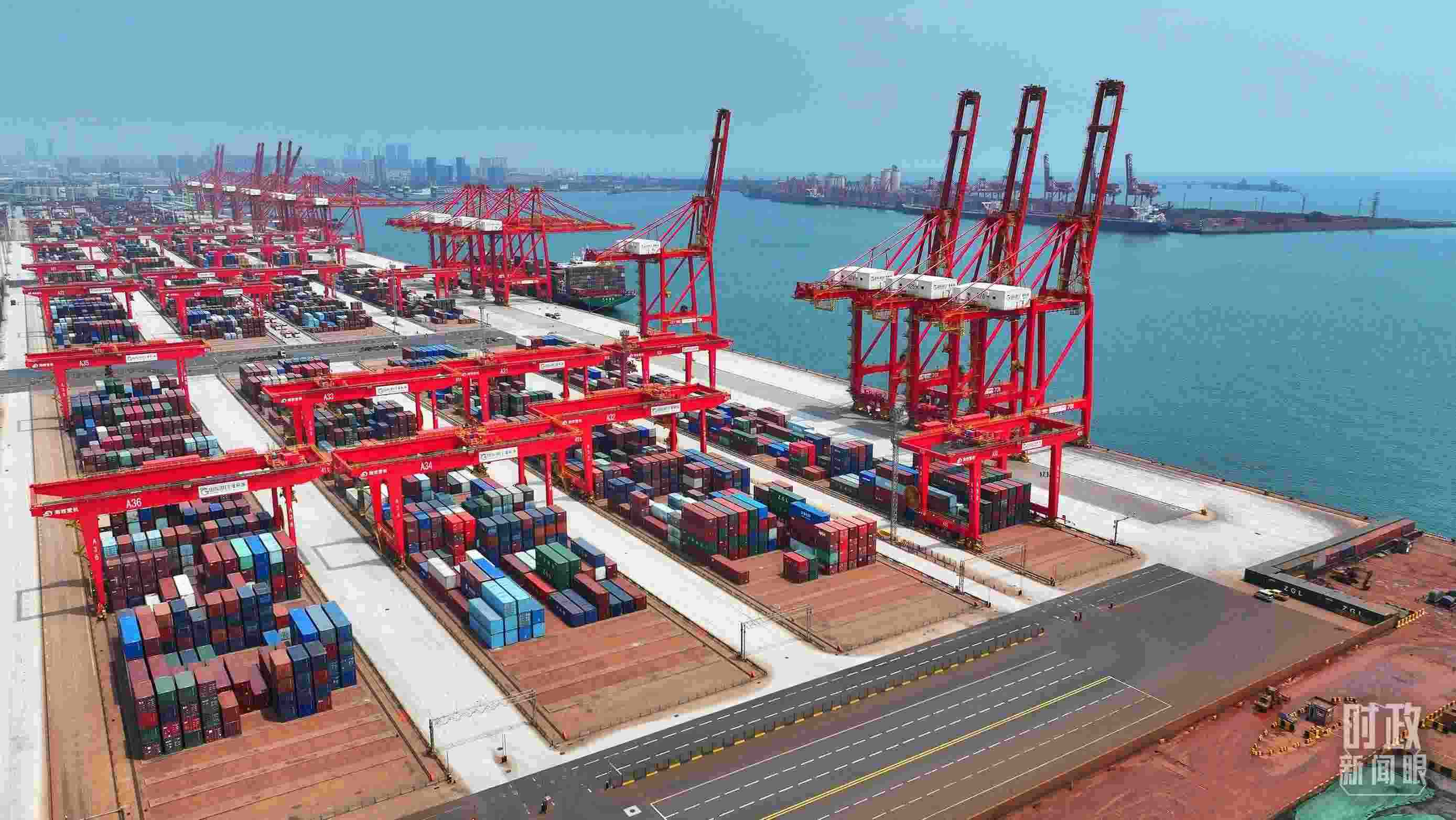 山東日照港。（總臺(tái)央視記者范凱拍攝）