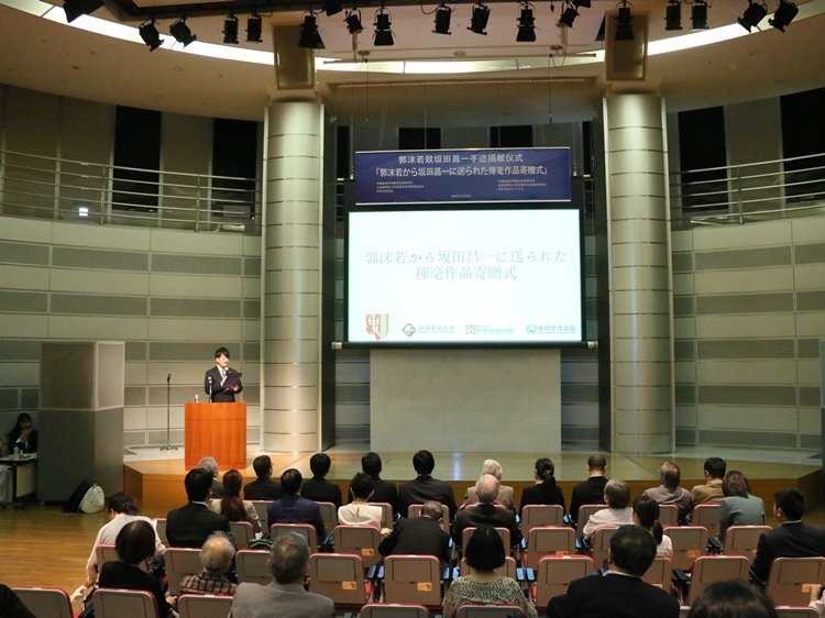 捐獻(xiàn)儀式現(xiàn)場。人民網(wǎng) 許可攝