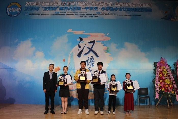 各組別的冠軍獲得者們合影留念。