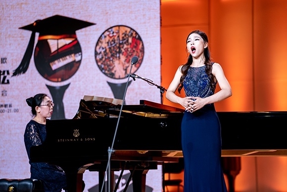 會(huì)議現(xiàn)場(chǎng)。學(xué)校供圖